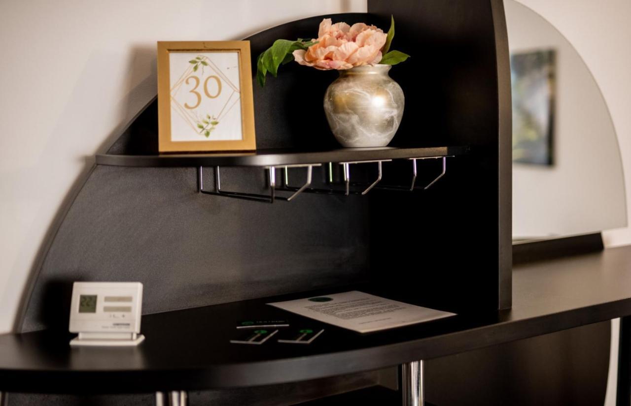 Escala Rooms Ghimbav Екстер'єр фото