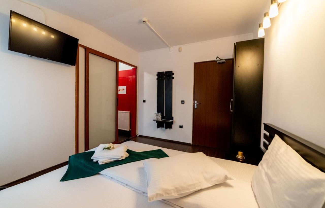 Escala Rooms Ghimbav Екстер'єр фото