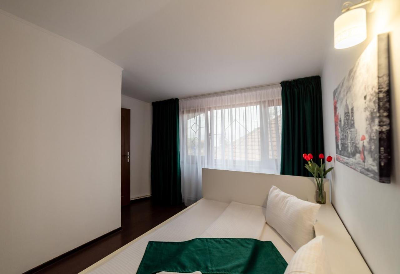Escala Rooms Ghimbav Екстер'єр фото