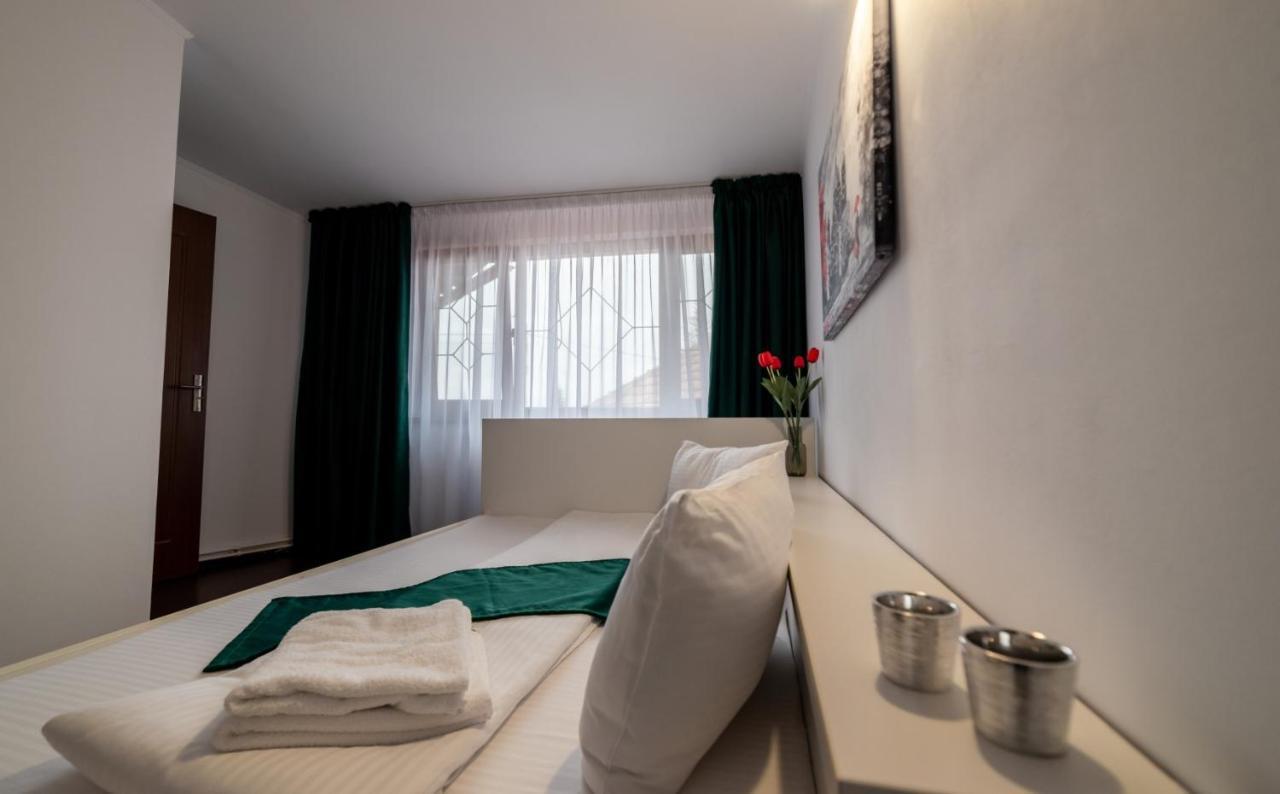 Escala Rooms Ghimbav Екстер'єр фото
