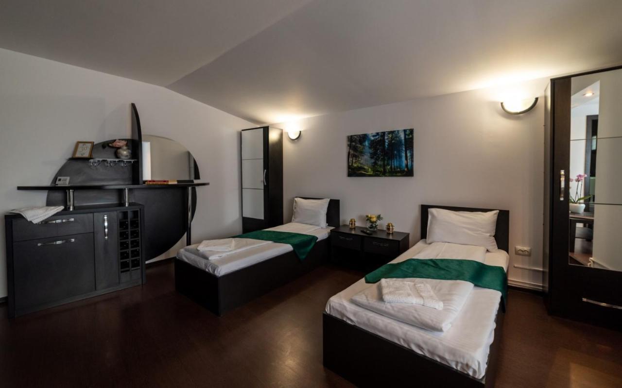 Escala Rooms Ghimbav Екстер'єр фото