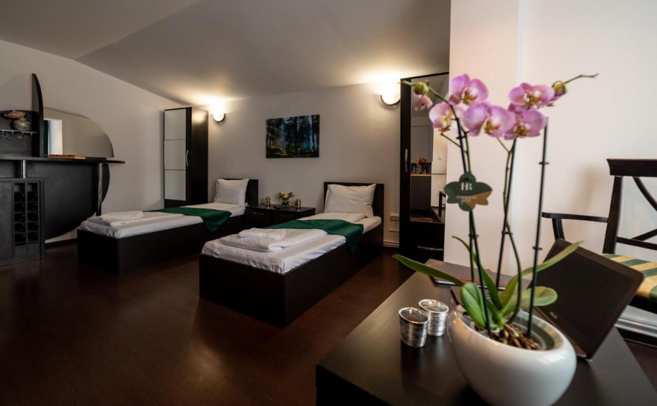 Escala Rooms Ghimbav Екстер'єр фото