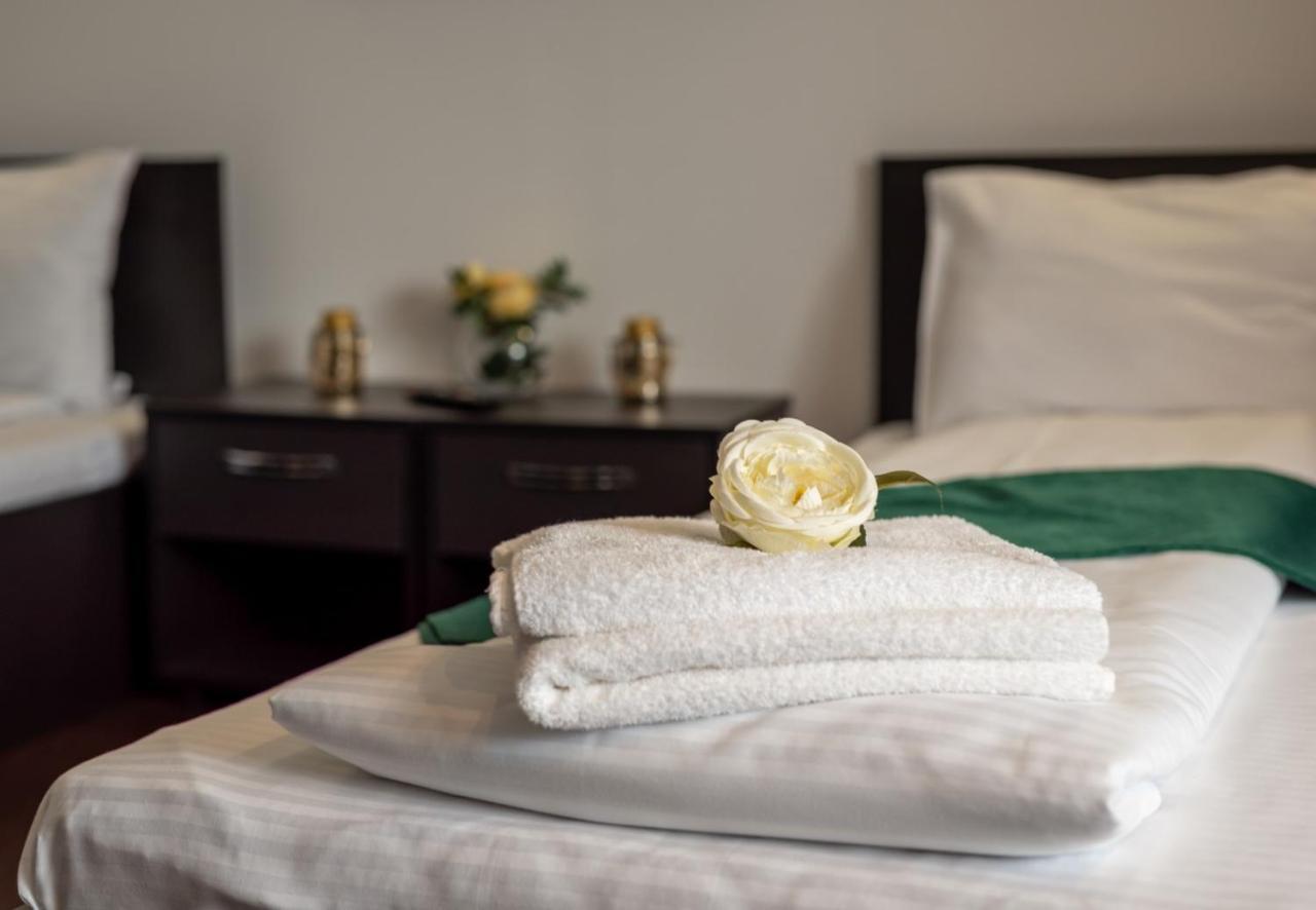 Escala Rooms Ghimbav Екстер'єр фото