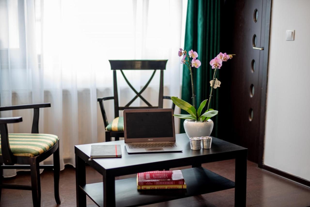 Escala Rooms Ghimbav Екстер'єр фото