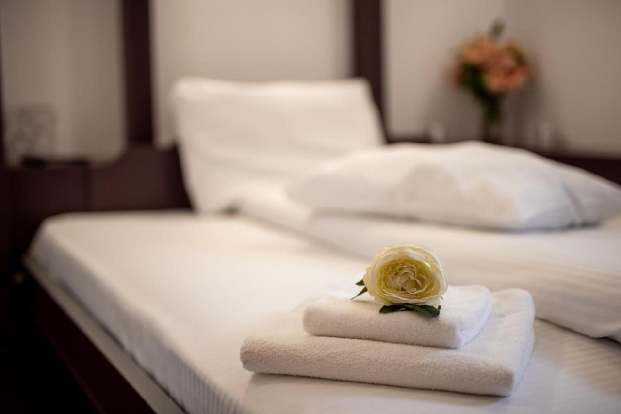 Escala Rooms Ghimbav Екстер'єр фото