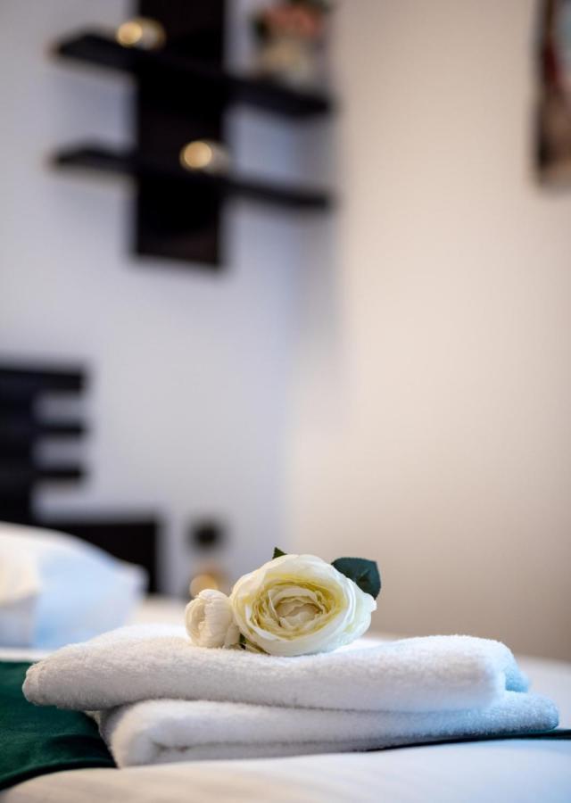 Escala Rooms Ghimbav Екстер'єр фото