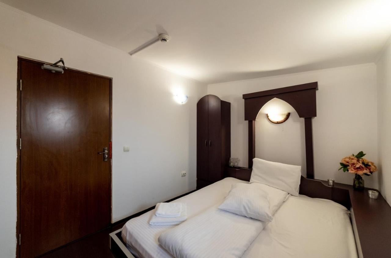 Escala Rooms Ghimbav Екстер'єр фото