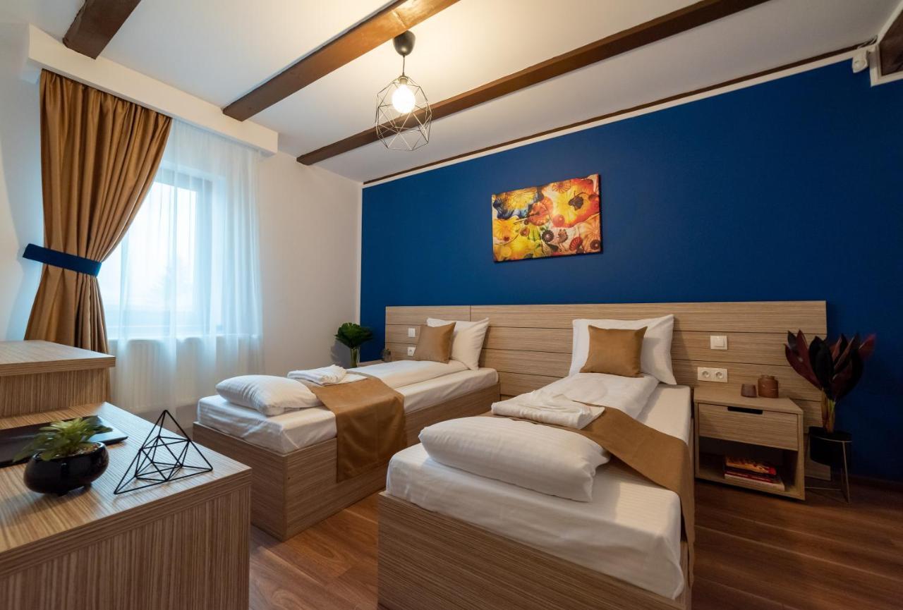 Escala Rooms Ghimbav Екстер'єр фото