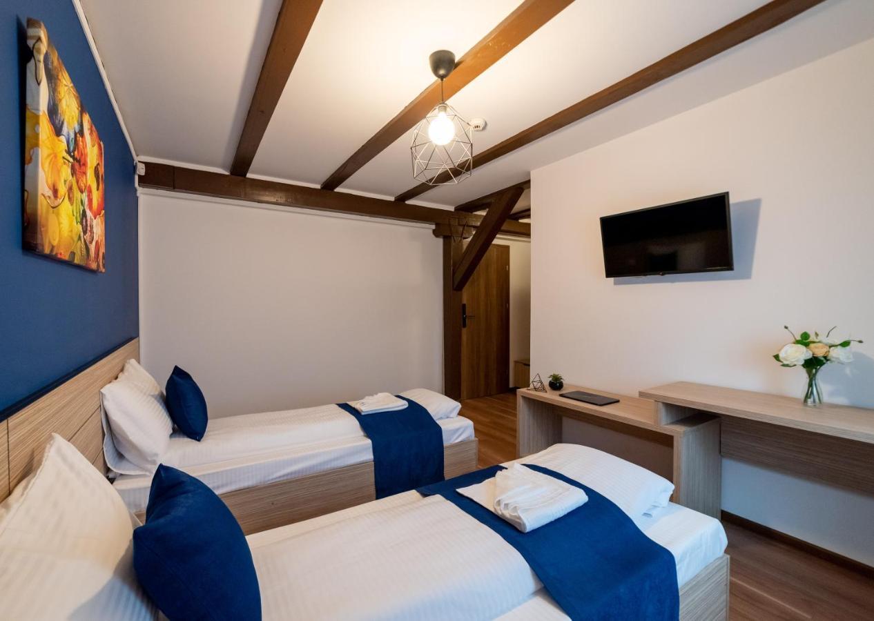 Escala Rooms Ghimbav Екстер'єр фото