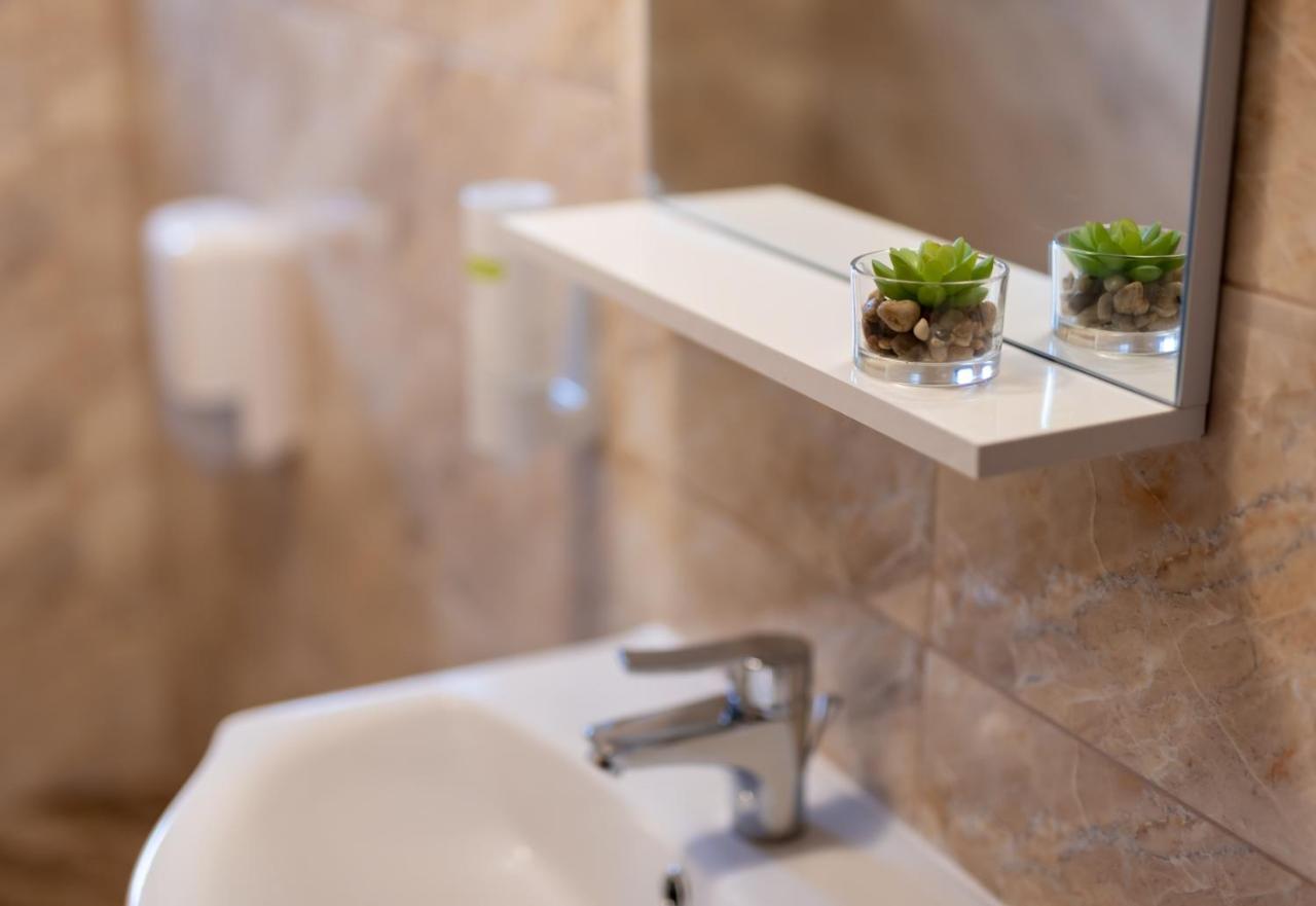 Escala Rooms Ghimbav Екстер'єр фото