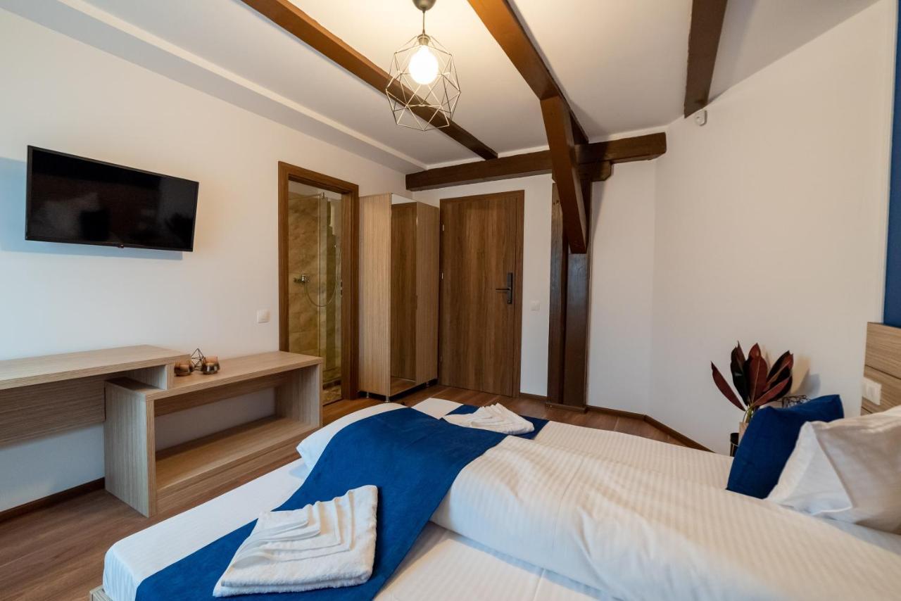 Escala Rooms Ghimbav Екстер'єр фото