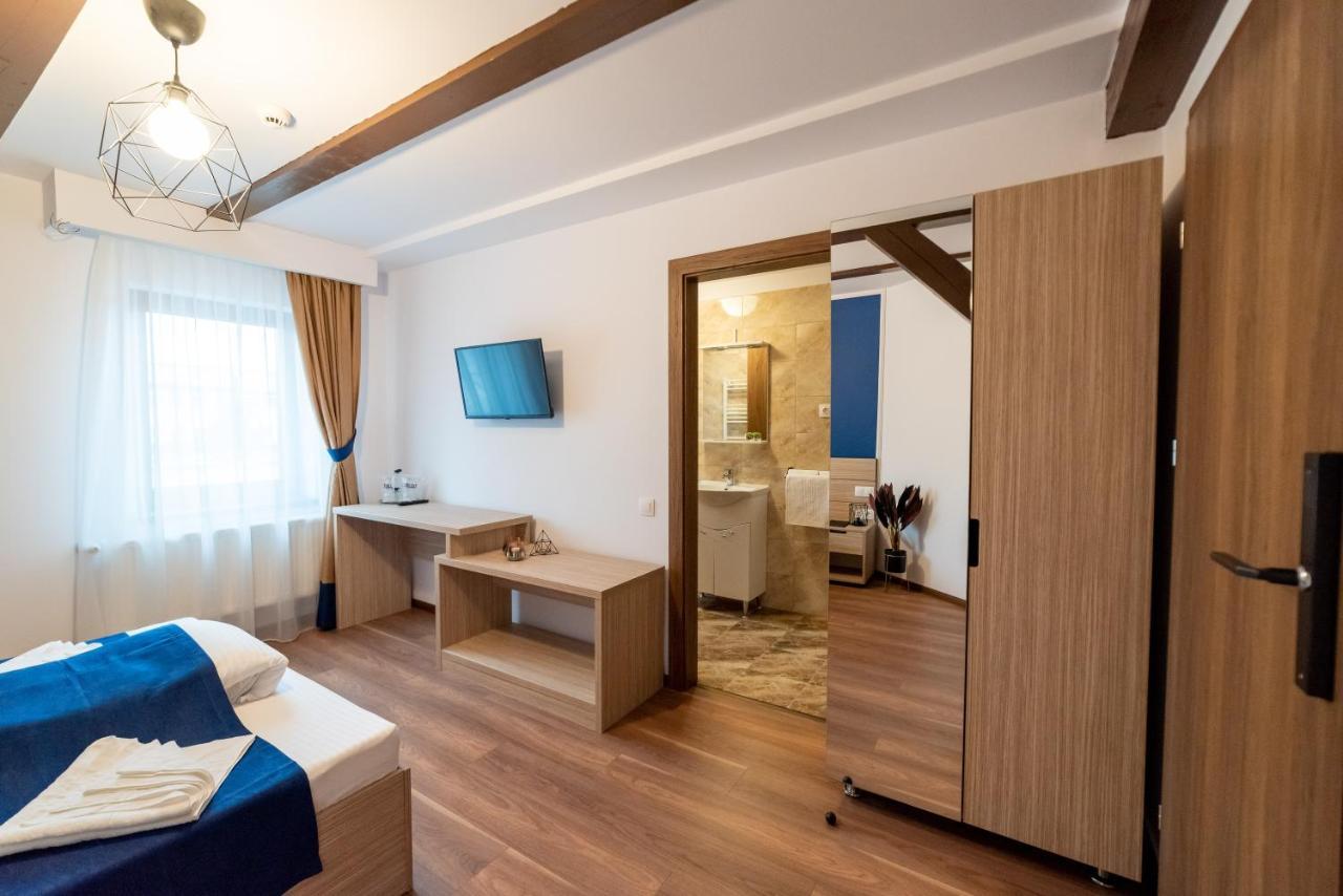 Escala Rooms Ghimbav Екстер'єр фото