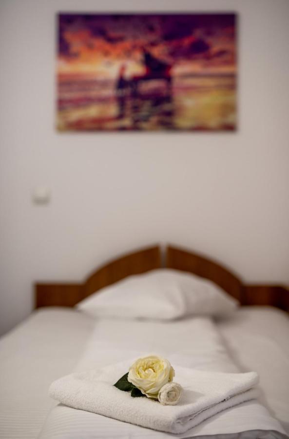 Escala Rooms Ghimbav Екстер'єр фото