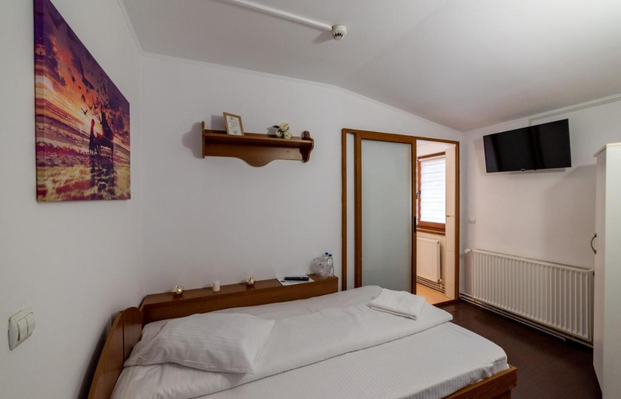 Escala Rooms Ghimbav Екстер'єр фото