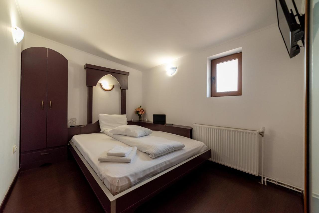 Escala Rooms Ghimbav Екстер'єр фото