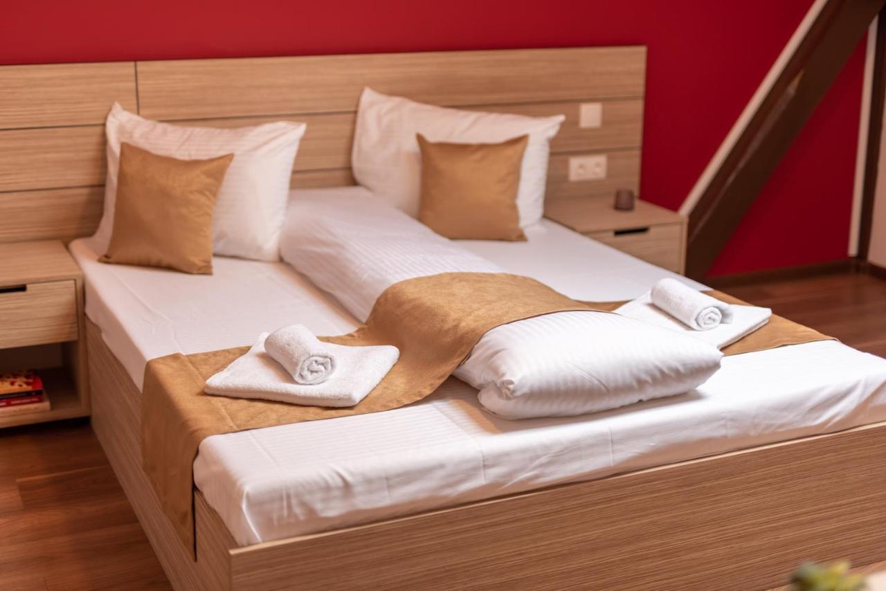 Escala Rooms Ghimbav Екстер'єр фото