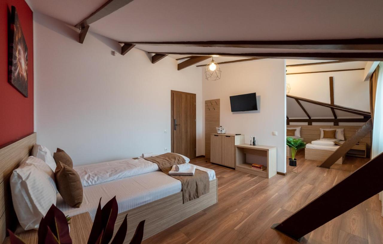 Escala Rooms Ghimbav Екстер'єр фото