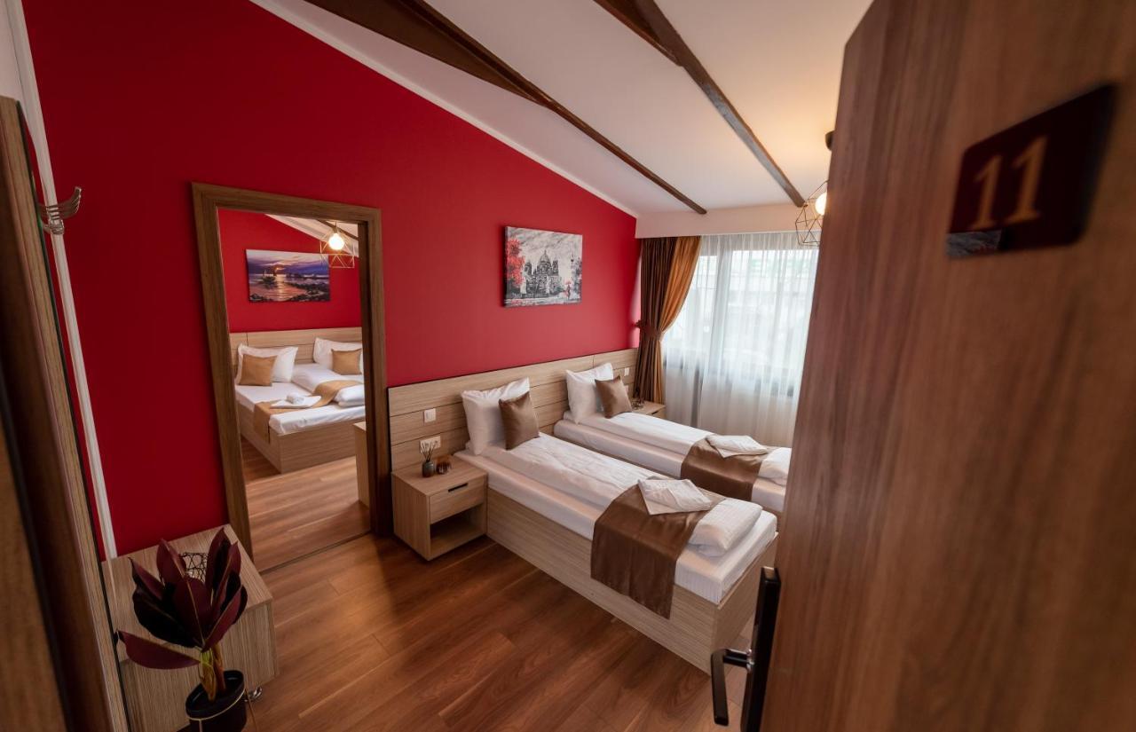 Escala Rooms Ghimbav Екстер'єр фото