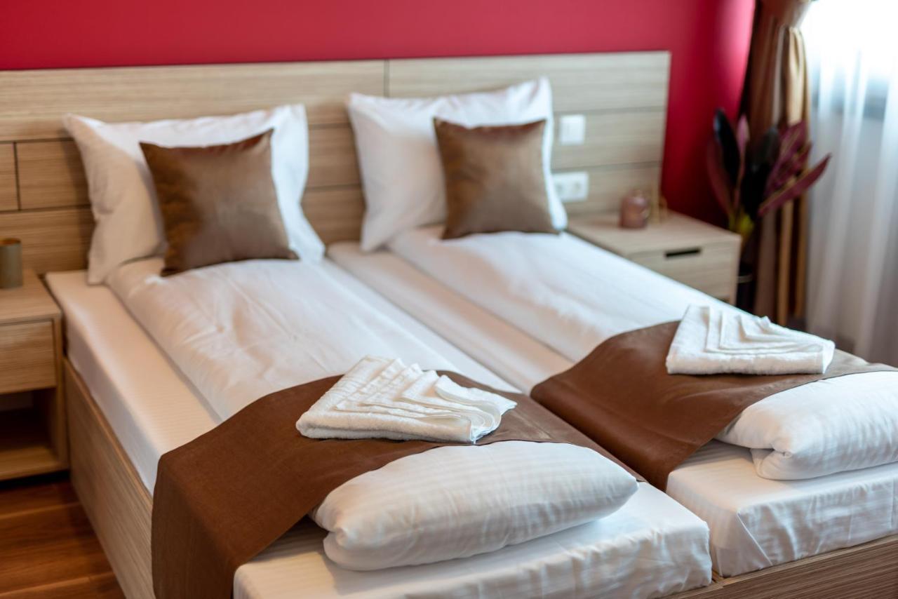 Escala Rooms Ghimbav Екстер'єр фото