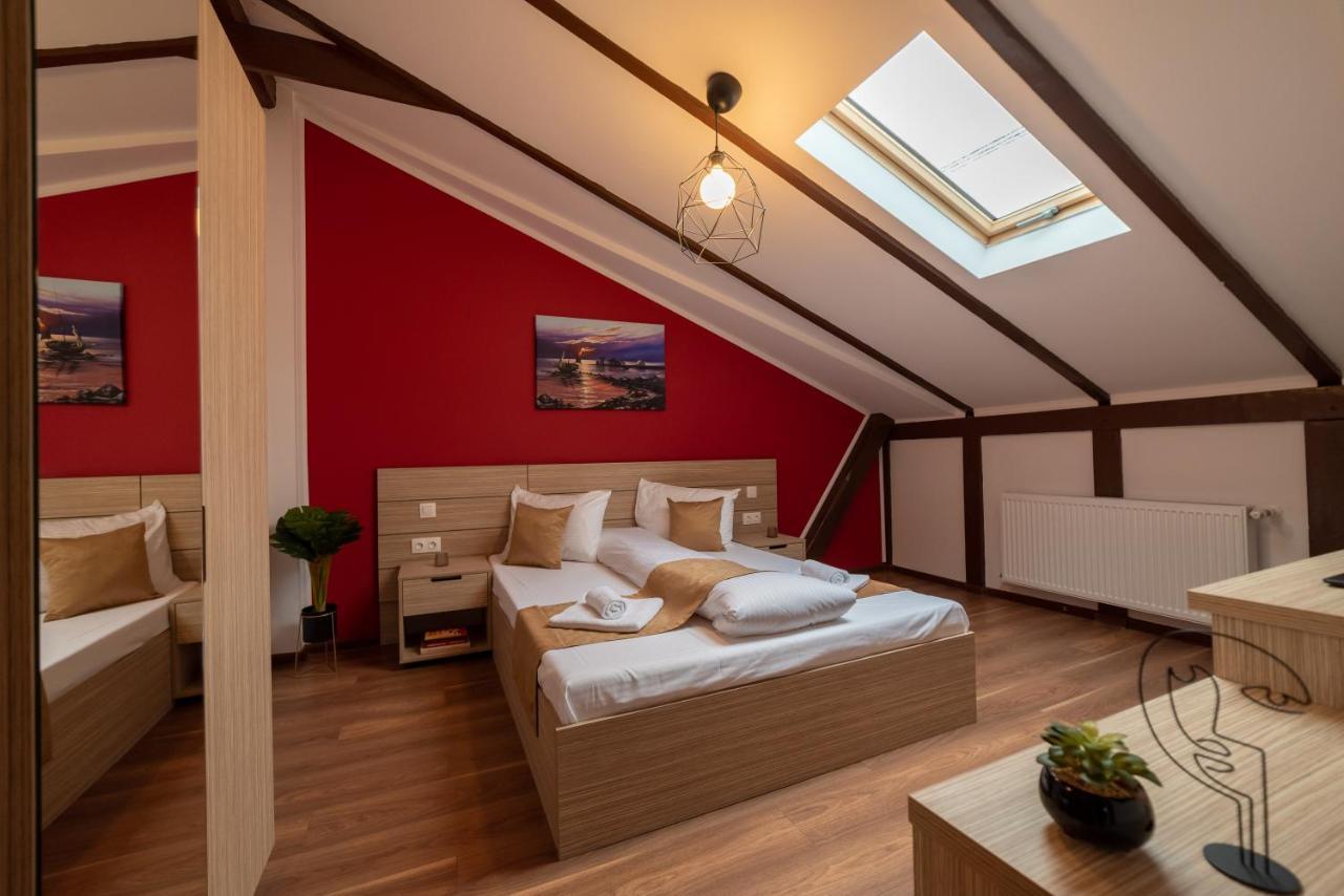 Escala Rooms Ghimbav Екстер'єр фото